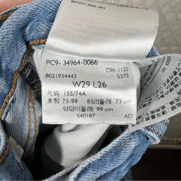 Levi’s Premium Light Wash Wedgie Straight High Rise Jeans - Picture 7 of 7